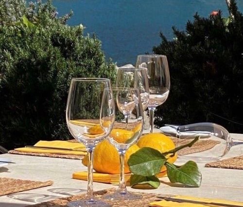 kaitlynscafe's tweet photo. summer in europe 🍋 https://t.co/UqMHtmbs5N