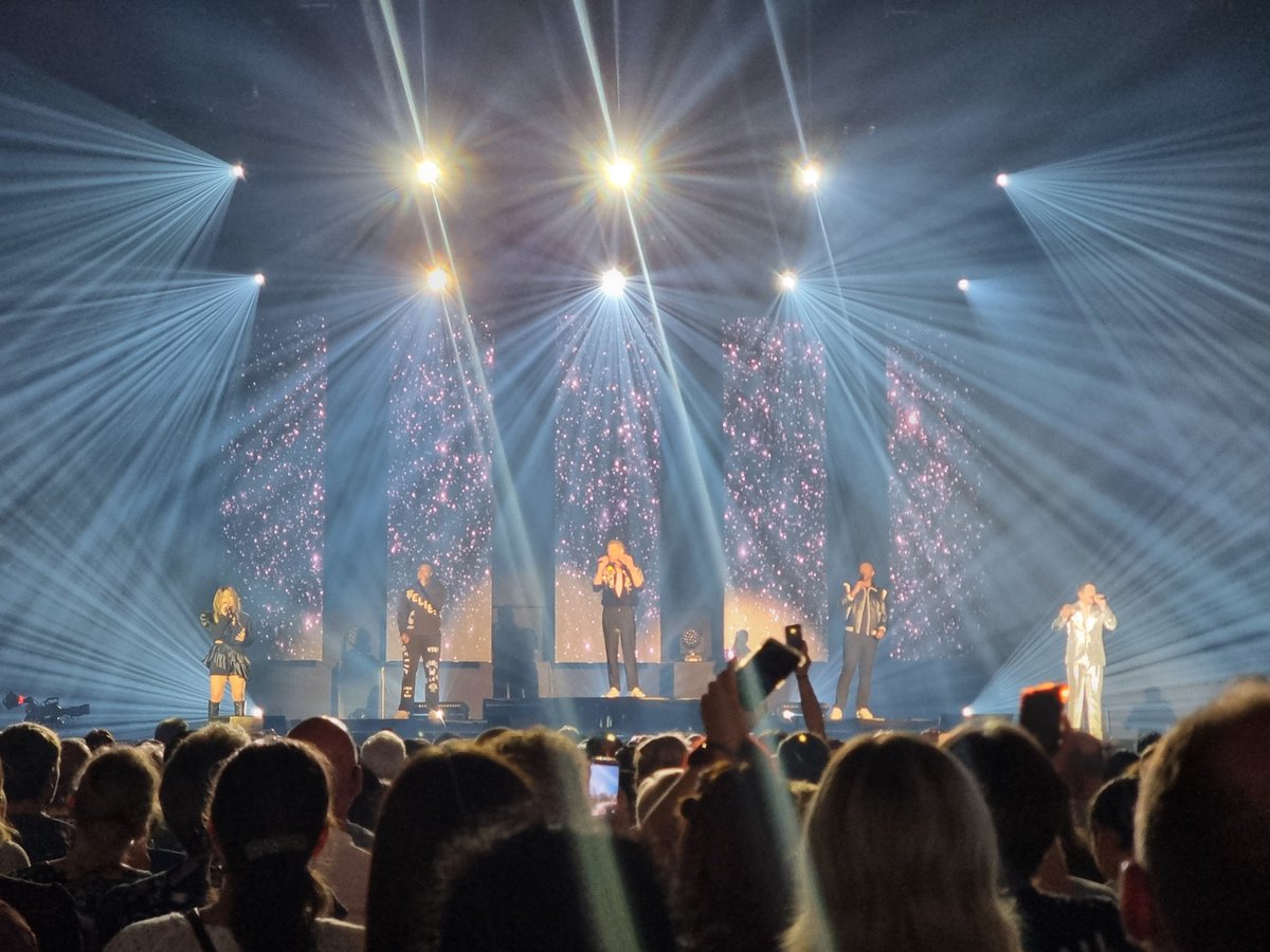 flickangel's tweet photo. 9 years since they first came to Australia and I finally got to see them again in my home state. 
I remember hearing Run To You live but it was nothing compared to that encore 😭  Thank you for finally coming to Perth @PTXofficial tonight was a dream come true. https://t.co/8EacMKNggn