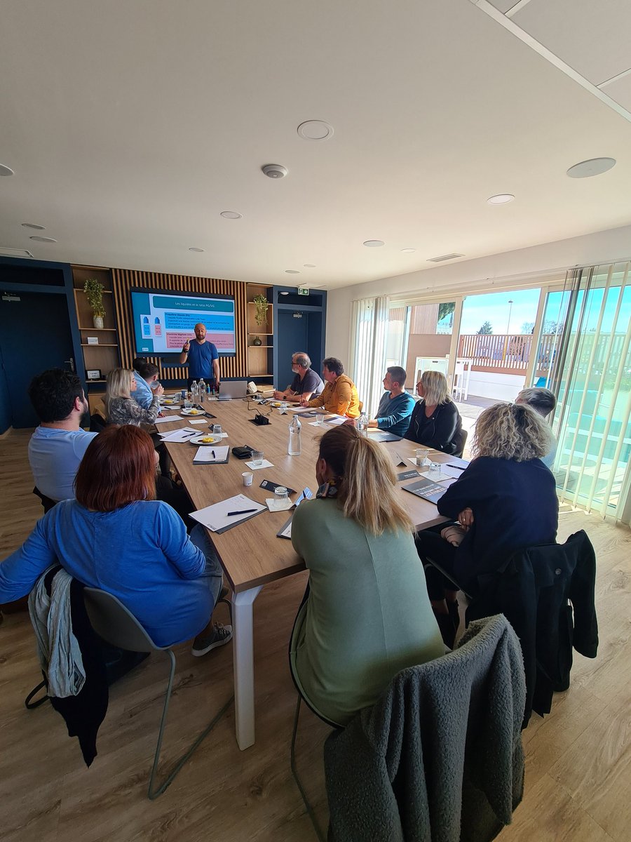 La fdration dpartementale @LesBuralistes de l'herault-montpellier  propose une formation vape (2 sessions) afin de se professionaliser avec  johann Benard. #vape, #rglementation, #professionalisation,  #interdictionventemineurs.