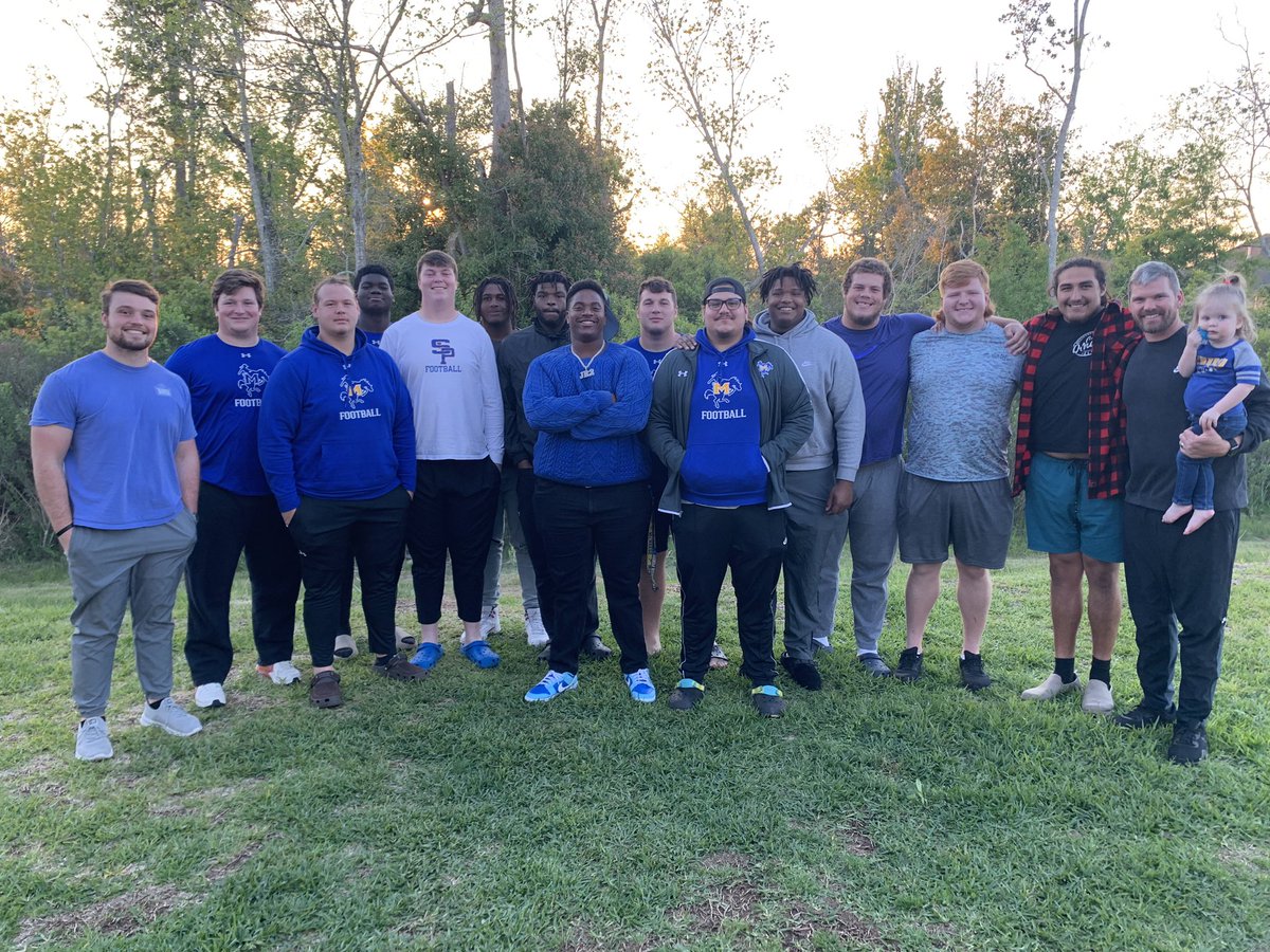 CoachAllgood's tweet photo. It was great having the guys over last night to finish off another spring ball weekend. https://t.co/kTBITsoeHF