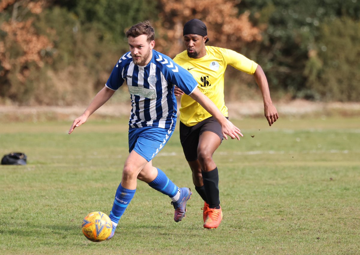 WickhamSaturday's tweet photo. A few photos from our match last weekend!
#saturdayfootball #saturdayleague #wickhamdynamos #midsolent https://t.co/KMBnPf7xaN