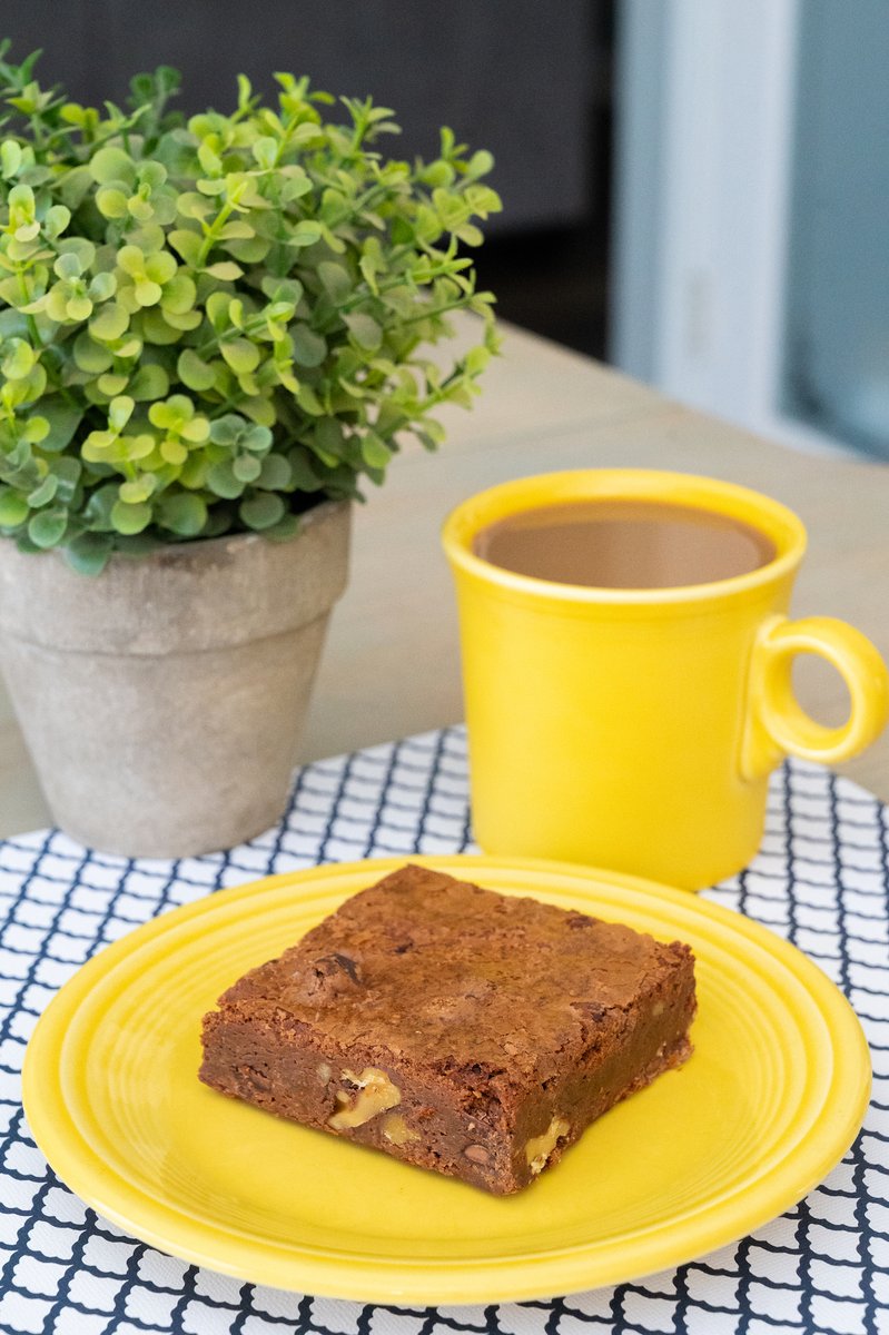 LilysCookies's tweet photo. Fuel up for the week ahead, with a yummy brownie bar. 🤭 https://t.co/I33kj3QmCI