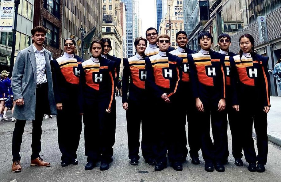 HicksvillePS's tweet photo. The Hicksville Marching Band spent St. Patrick's Day on the streets of NYC! https://t.co/XvgyfU187M