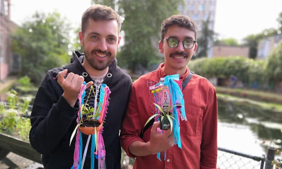 Mark #EarthDay with a workshop and walk run by artist <a href="/CamillaBrendon/">Camilla Brendon</a> and explore how nature coexists with the River Thames.

Living river mobile workshop and riverbed walk:
🗓️ Sunday 23 April, 11am
🎟️ bit.ly/3YWiCSW