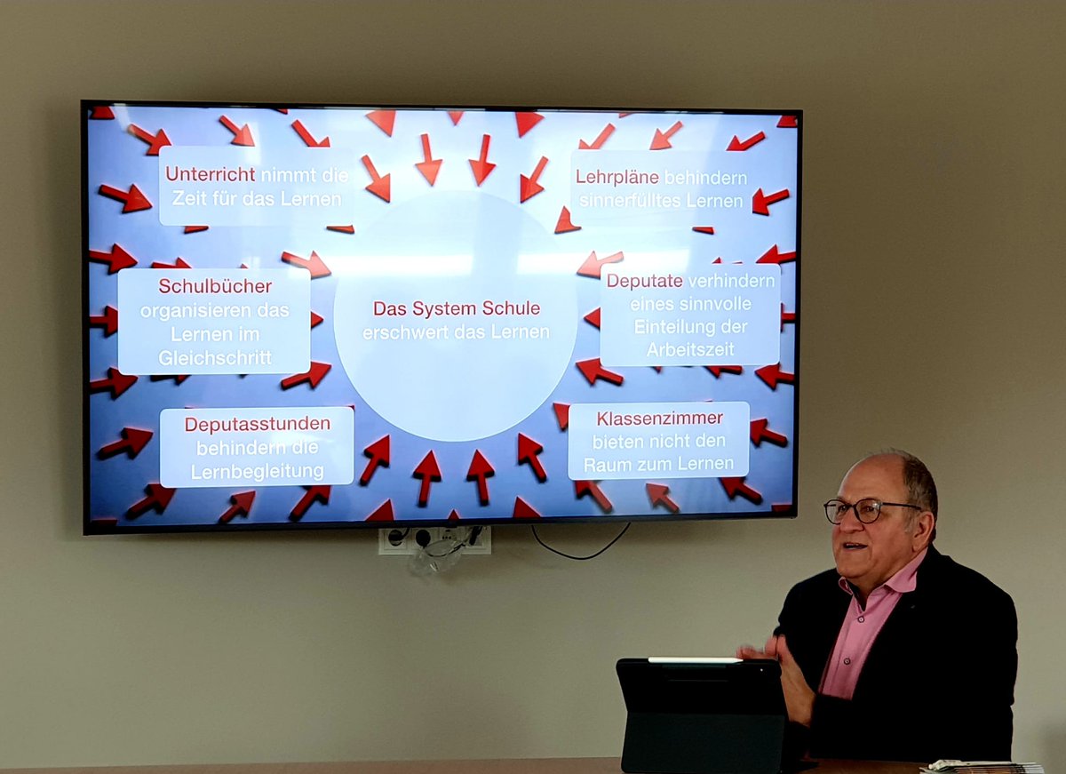 Ministerin #Hubig war heute zu Gast an der Alemannenschule,Wutöschingen🏫
Eine interessanten #Schule mit innovativem Konzept des gemeinsamen &amp; selbstständigen Lernens👍
Danke an #Schulleiter Ruppaner der uns das #Konzept erläuterte🤝

Ggf.#Anregungen für die Schule der Zukunft😉