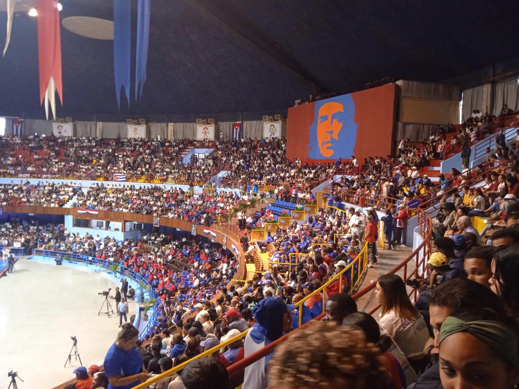 En espera estamos los estudiantes de de la universidad del deporte <a href="/deporte_cubano/">Universidad Del Deporte Cubano 🇨🇺</a>  para recibir al equipo cuba que nos represento en el clásico mundial de #beisbol somos #teamasere felicidades muchachos 
<a href="/FeuUccfd/">🇨🇺FEU Universitaria del Deporte🇨🇺</a>  <a href="/silvano_Cuba/">Silvano Merced Len</a> <a href="/UJCdeCuba/">UJC de Cuba</a>  <a href="/aylinalvarezG/">Aylín Alvarez García</a>  <a href="/JulioMorejonP/">Julio Emilio Morejón Pérez</a>