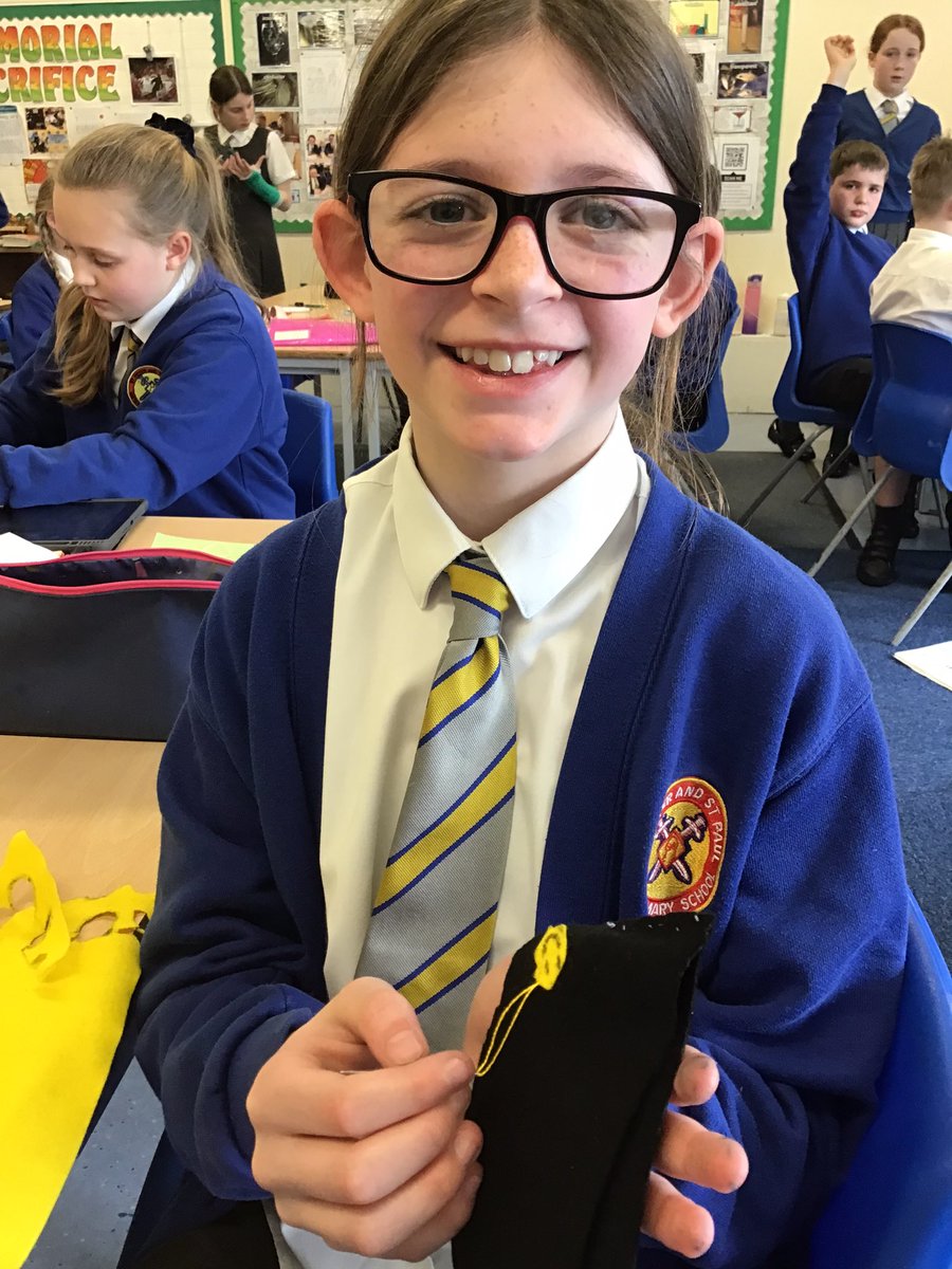 StPPPrimaryY5's tweet photo. Only one week left to complete our phone cases and evaluate them.
We learned 4some different stitches today, building on the ones we learned last year.
#designtechnology #sewing #feltphonecases #designersofthefuture https://t.co/es0DWmobYg