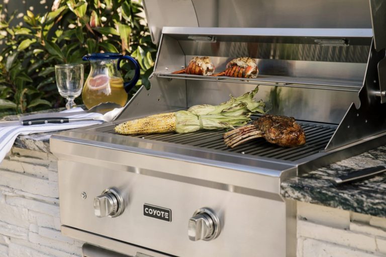 Grill everything with Coyote, regardless of the space you have.
bit.ly/3YKXAGT

#coyote #outdoorliving