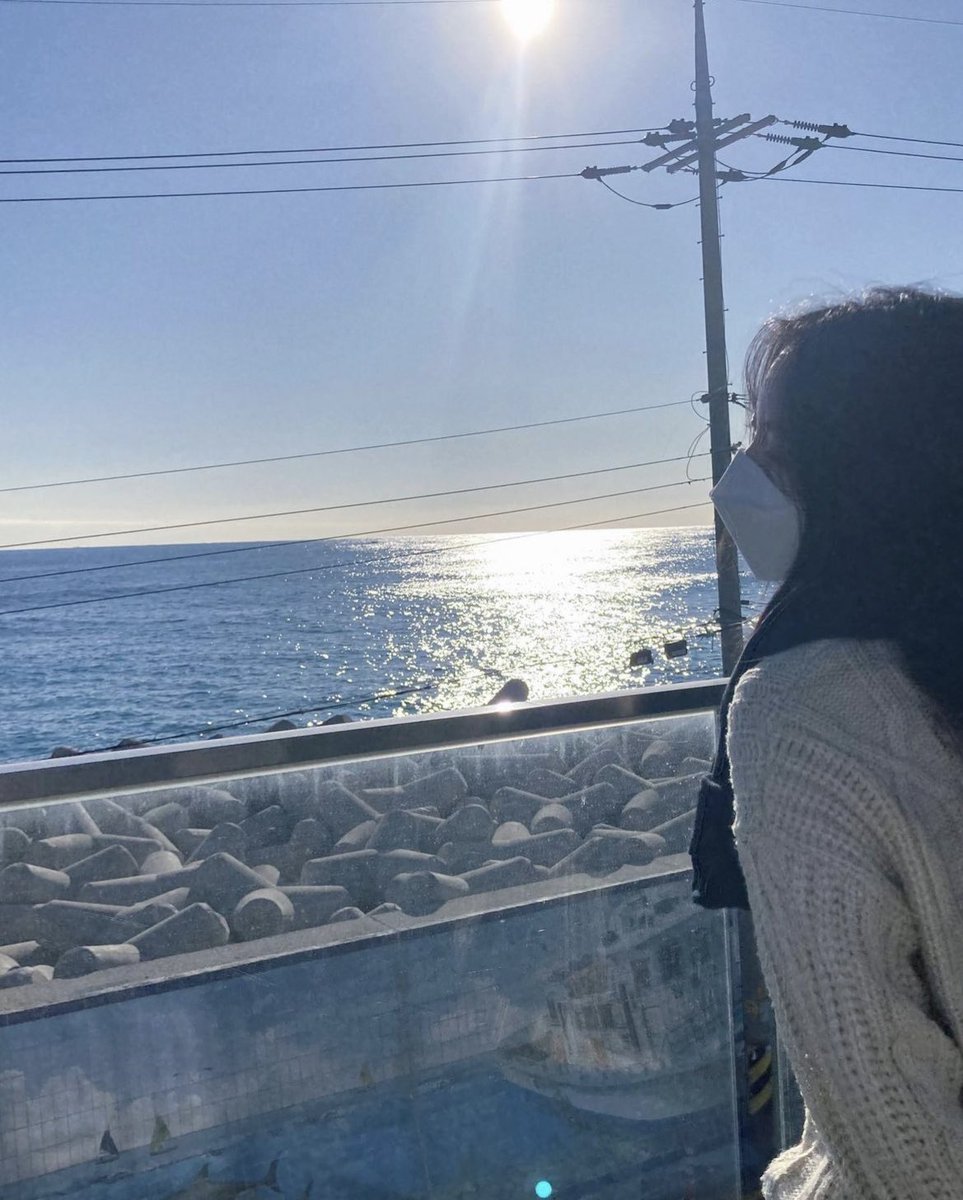 LamiAnnyeong's tweet photo. #Lami IG Post updated🎬
น้องซองยอน(น้องสาวของลามิ)มาคอมเม้นด้วยค่ะ^^

ซองยอน: ว้าวใครคลอดพี่สาวสุดสวยเช่นนี้ออกมานะ?
ลามิ: แม่ของชั้นไงล่ะ (ชาเล้นNewJeans)
ซองยอน: ผิดและ แม่ของชั้นต่างหาก?
ลามิ: ซองยอนอา~แม่เธอก็แม่ชั้นไง

💘😂💘 https://t.co/taP2oWSBSj
