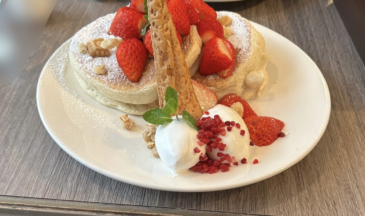 mero0320's tweet photo. 並びました
 #CafedelSOL
#大名 #福岡 https://t.co/oK9M3SYLzi