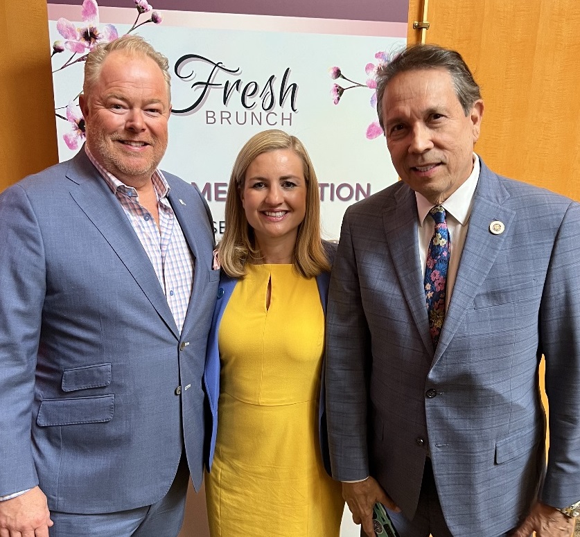 TimONealCEO's tweet photo. It was a pleasure to attend the one•n•ten Fresh Brunch as they celebrated 30 incredible years of service. @1n10 provides a supportive environment to improve self-esteem and self-acceptance for LGBTQ youth from 14 to 24. #Thankyou &amp; congratulations!

#inclusion #loveislove https://t.co/eCa1ciTE6I