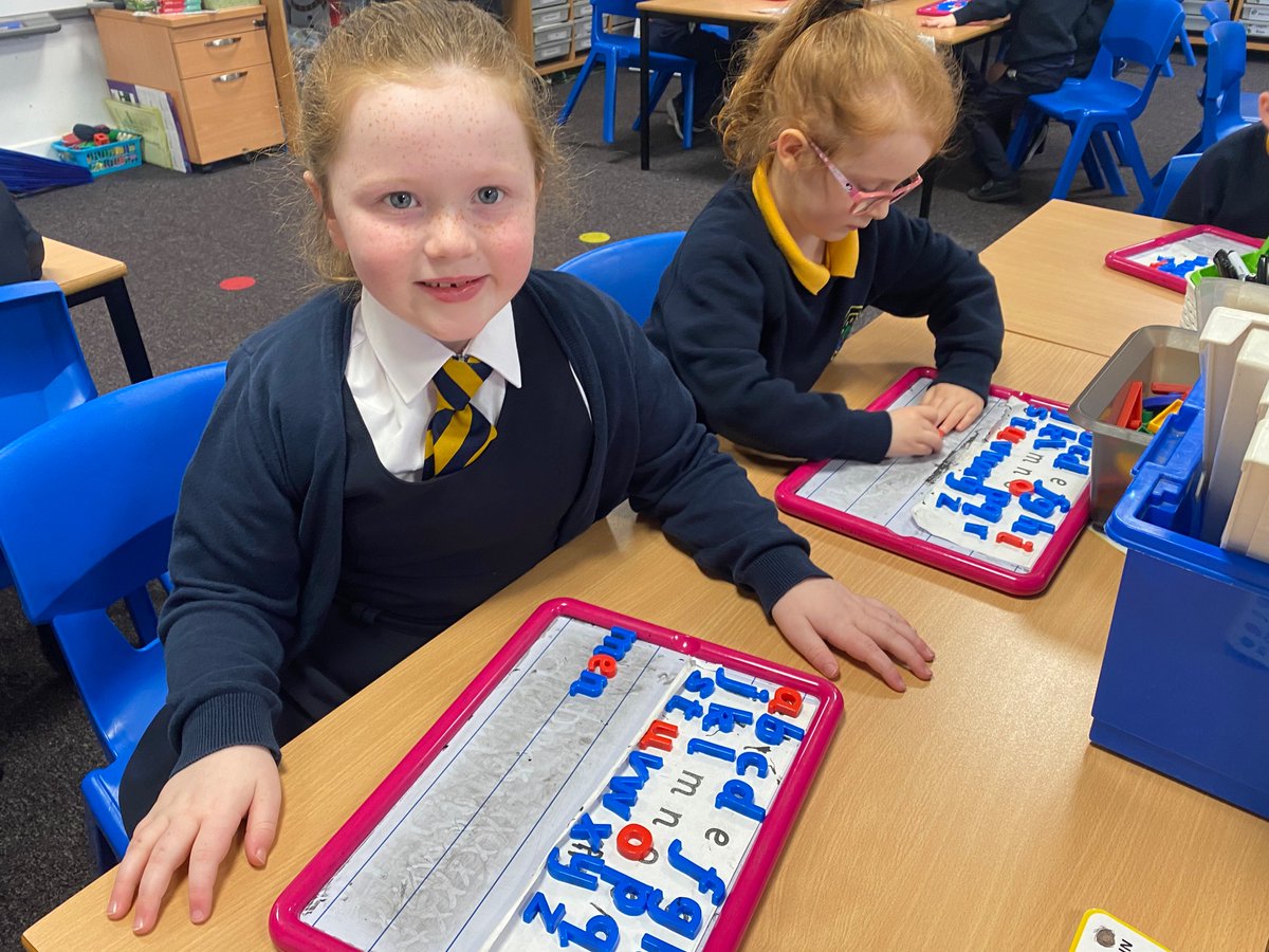 Primary 1 were building words today using magnetic letters. Everyone did a great job thinking what sounds they needed to make the words. ⭐️⭐️⭐️
#literacy #spelling