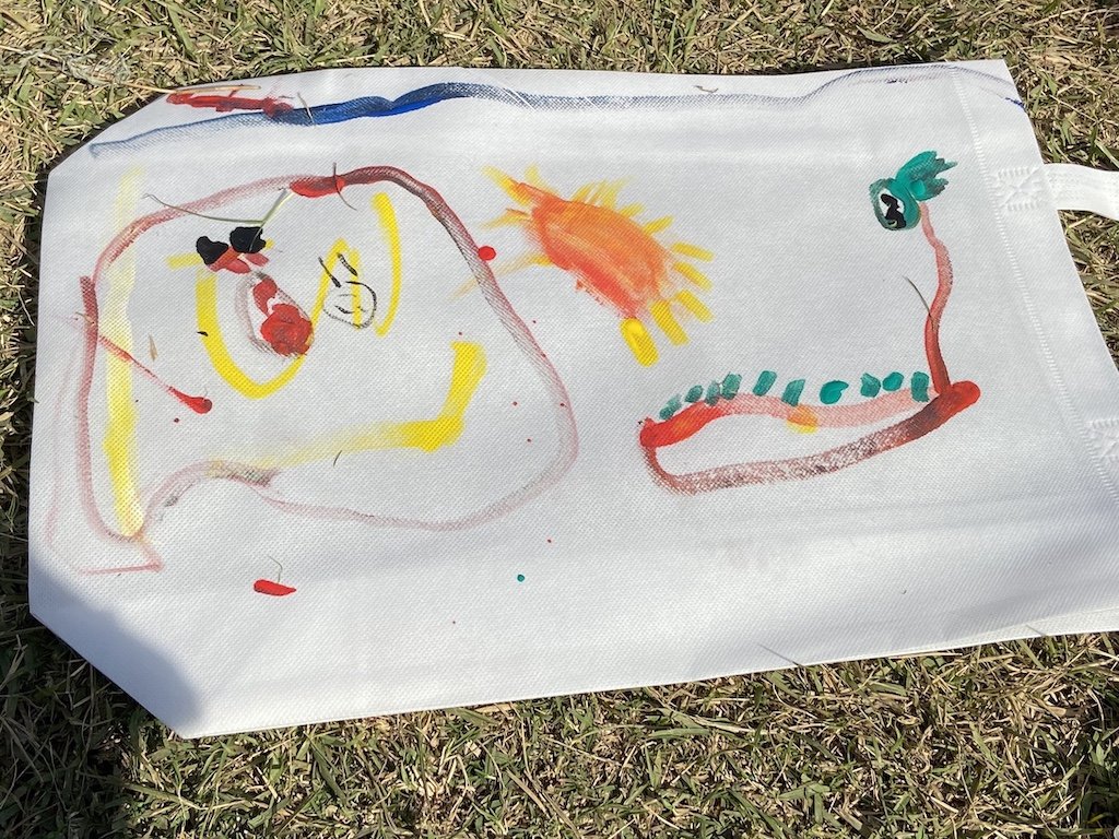 lewangx's tweet image. 上个月在 Reddit 看到一个非常火的帖子，有位开发者用 Rust 写了一个程序，可以把电脑上的任何文件转成视频存到 YouTube 上。去年的时候我也用 Python 开发了一个，最近还有位开发者给我这个程序添加了文件加密转视频的功能，比如这张照片转成的视频是这样：youtu.be/gKhXk3IGW2s