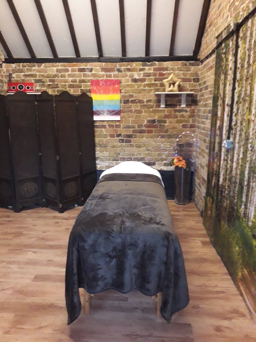 ZoeAnneHarris's tweet photo. I am so excited to be offering holistic massage, to calm, relax, and ease ailments, here at The Blake House Craft Centre CM77 6SH

Opening hours Saturdays 10am till 5pm

Go to https://t.co/iwUuIYsA7v to book

#massage
#massagetherapy
#calm
#relax https://t.co/sGG8hQ3QQG