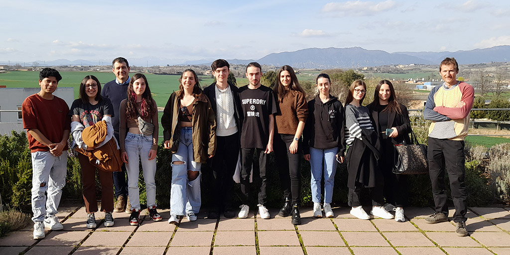 Anthesis_ESP's tweet photo. Obrim les portes de l'#ecoedifici!
Un any més ens han acompanyat estudiants de 2n any de Disseny d'Interiors de l'assignatura ecoeficiència i sostenibilitat de l'Escola d'ART de Vic. Gràcies per la visita.😀
Mantenim la nostra contribució i compromís a favor de la comunitat. https://t.co/YKzsretNfa