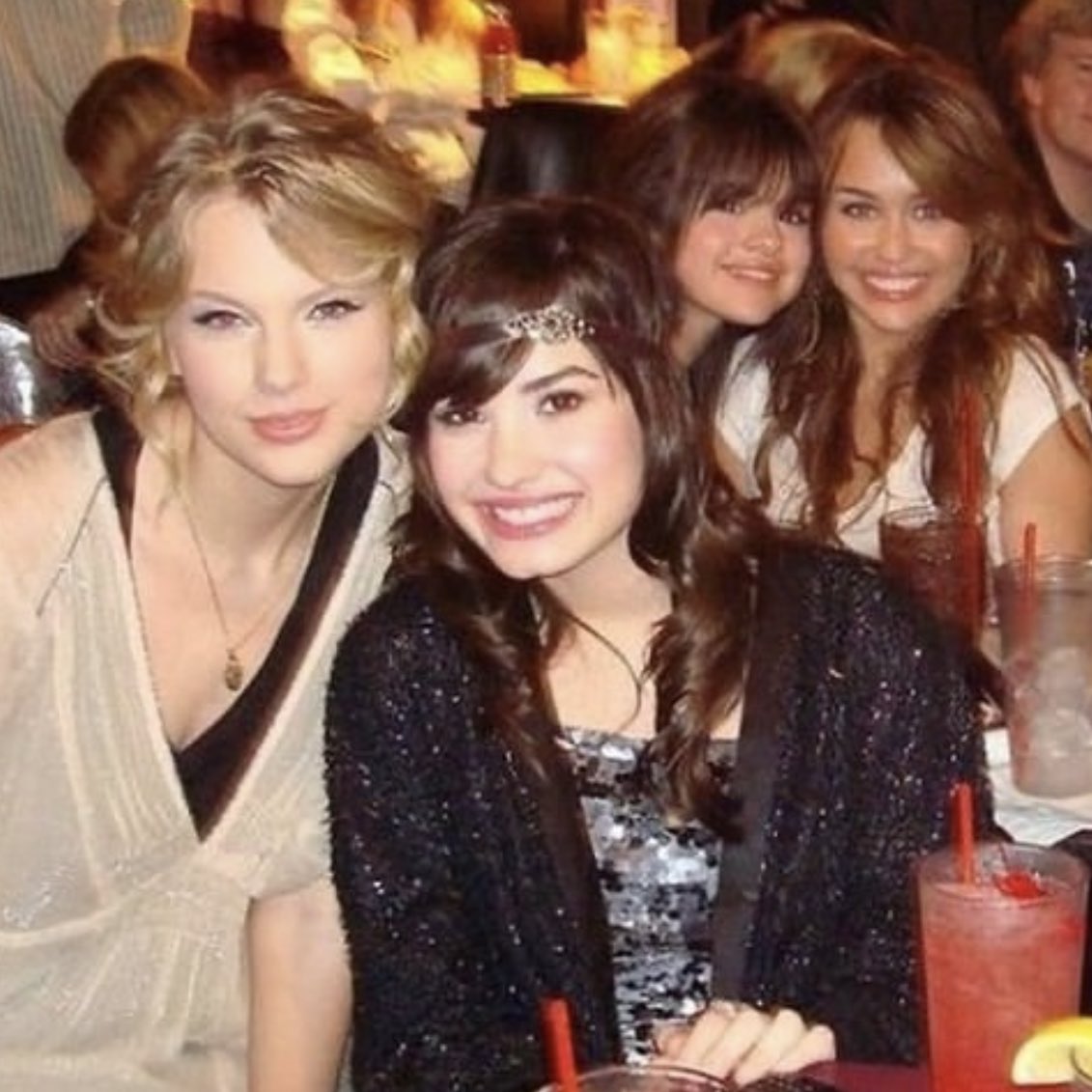 Miley Updates tweet media