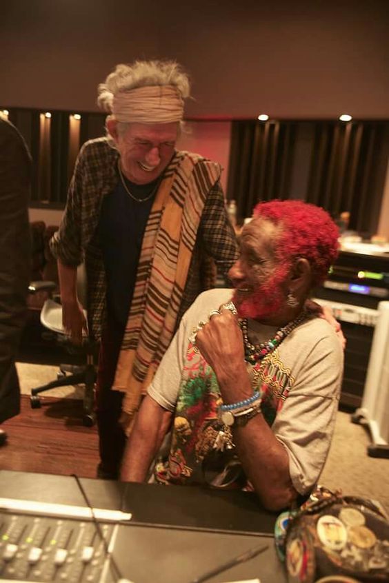 HAPPY BIRTHDAY LEE PERRY!
(Kendal, 20 march 1936)

Keith Richards & Lee \"Scratch \" Perry. 