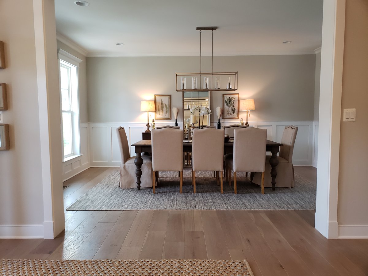 StagedInterior's tweet image. Whether the design is cozy and family-oriented or formal and elegant, home staging is all about selling a lifestyle to potential buyers.

Interested in staging your property?
Use this link to get a QUICK QUOTE.
stagedinterior.com/quickquote
📞 703-261-7026

#homestaging