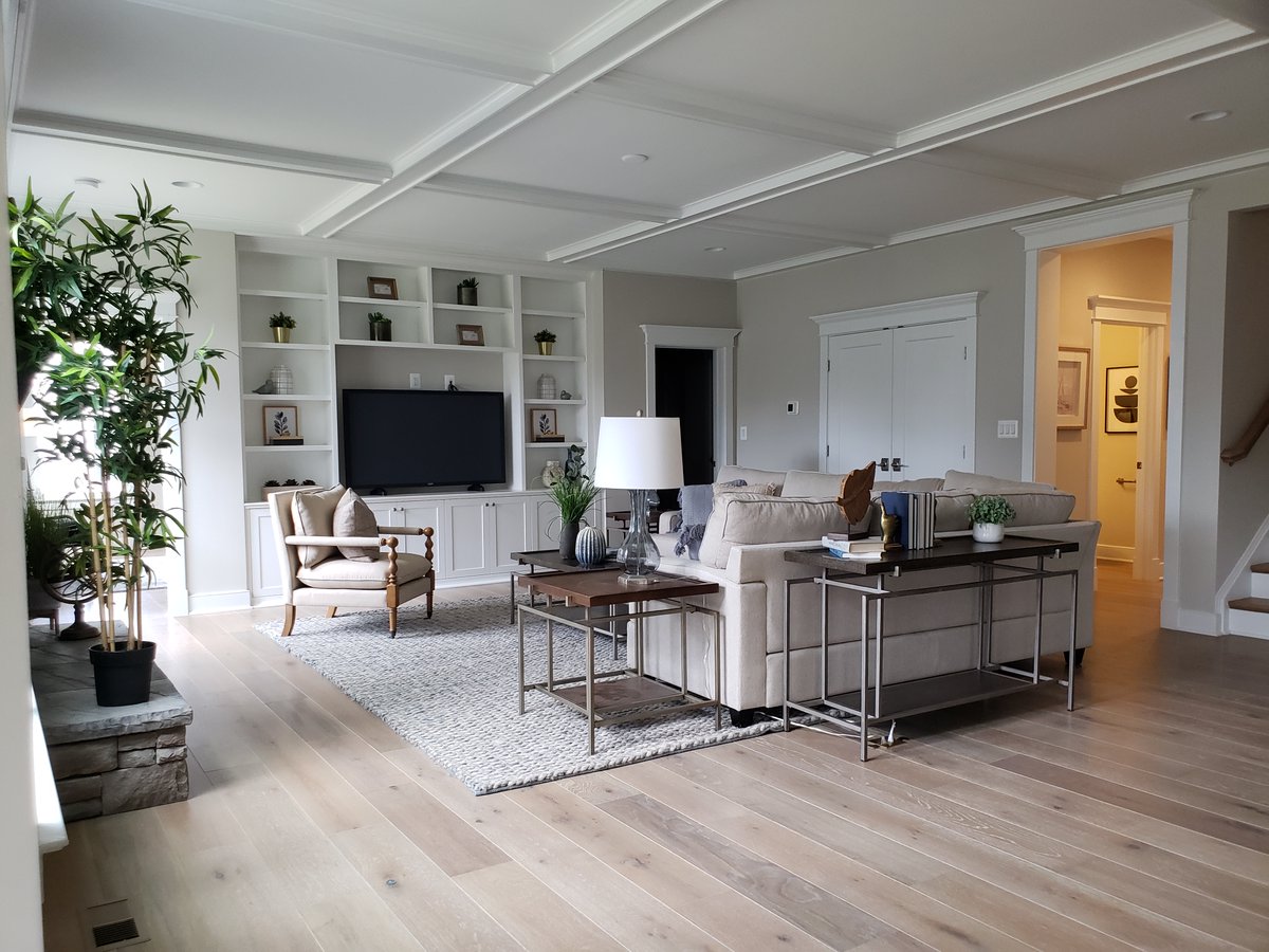 StagedInterior's tweet image. Whether the design is cozy and family-oriented or formal and elegant, home staging is all about selling a lifestyle to potential buyers.

Interested in staging your property?
Use this link to get a QUICK QUOTE.
stagedinterior.com/quickquote
📞 703-261-7026

#homestaging