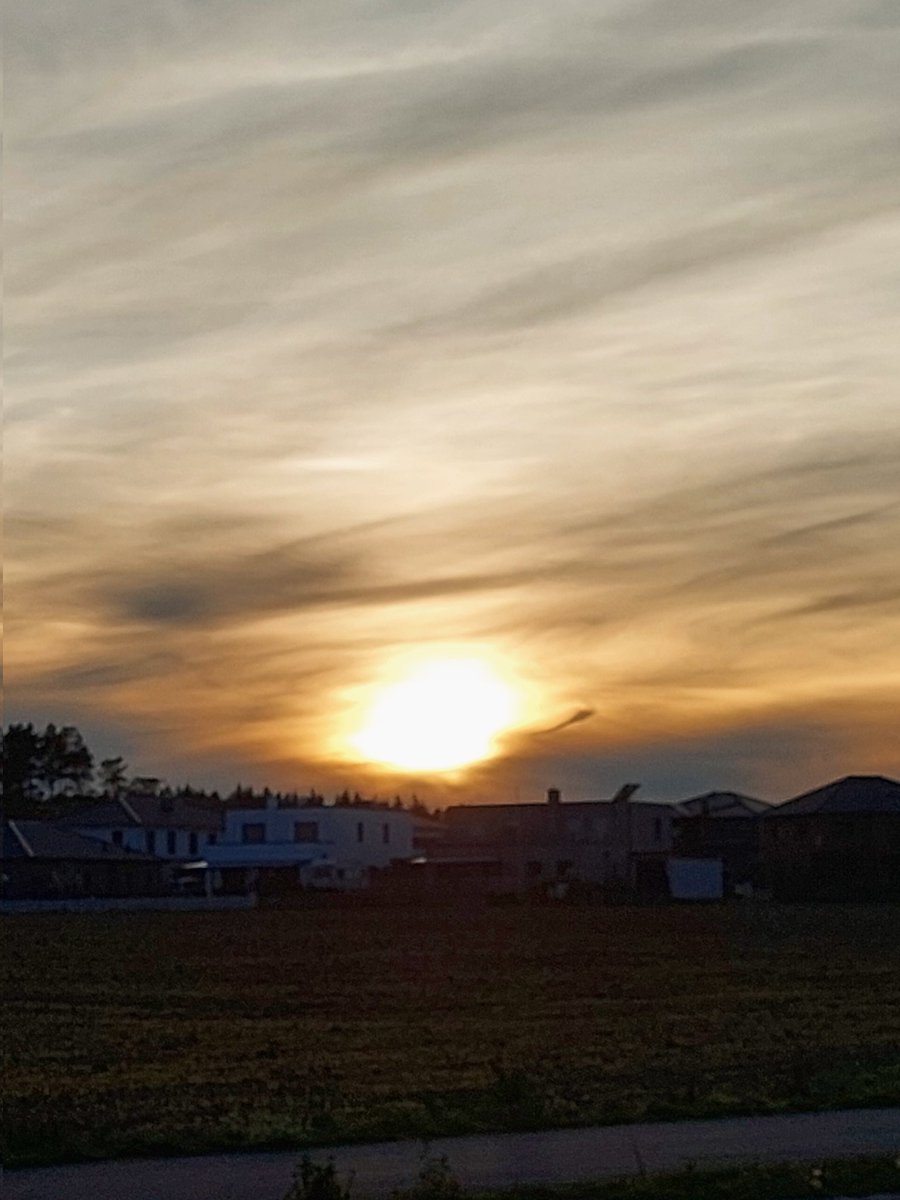LucyNiseR's tweet photo. #enjoy
#sport
#run
#sunsinking https://t.co/C2UIYHdzAx