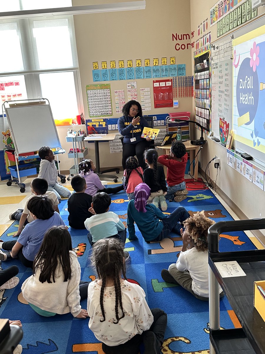 Espo_CES_FTPS's tweet photo. Last week, CES school counselors collaborated with @Zufall_Health to present our monthly lessons on personal health and well-being!  The students loved having our guest, Miss Luna, join us in the classrooms! @MrsC_CES_FTPS https://t.co/Qra4psCQxg