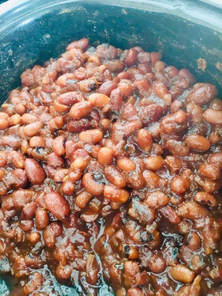 AussieBigDaz's tweet photo. Homemade Baked beans are not a thing in Australia. Never did I see let alone taste homemade beans. Then again in Canada beef sausages are not a thing. Bbq a plain beef sausage in a slice of bread folded diagonally with some fried onion &amp; ketchup.

Differences😊 #AussieInCanada https://t.co/YwfdmX41Ux