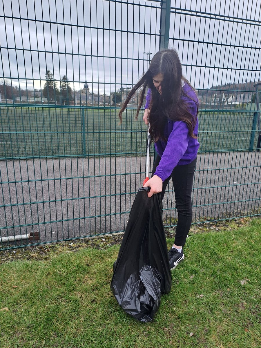 Litterpicking around the school! 🚮 Thank you S6 volunteers for helping litterpick around the school this afternoon! Your support and help was greatly appreciated! 🌳 #litterpick #community