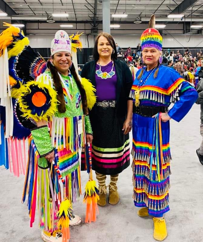 On this #2scelebrationday, we're honoured to announce the donation of the Kelly Houle fonds, which consists of her beautiful ceremonial regalia. Kelly (pictured, right) is the 18th International Two-Spirit Princess and a renowned jingle-dancer. main.lib.umanitoba.ca/kelly-houle-fo…