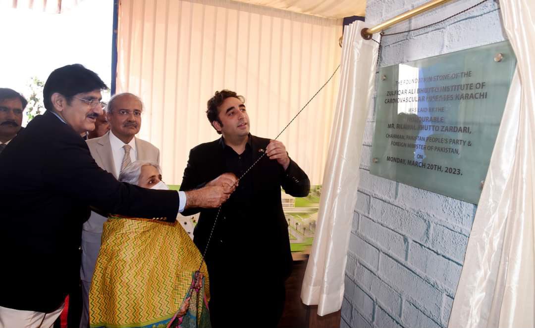 #SindhHealth 
Chairman PPP performing groundbreaking of 1200-beded worlds largest Zulfikar Ali Bhutto Institute of Cardiovascular Diseases #ZABICVD in Karachi
World's largest & free of cost cardiovascular 650-beded hospital #NICVD is also currently run by #SindhGovt @AzraPechuho