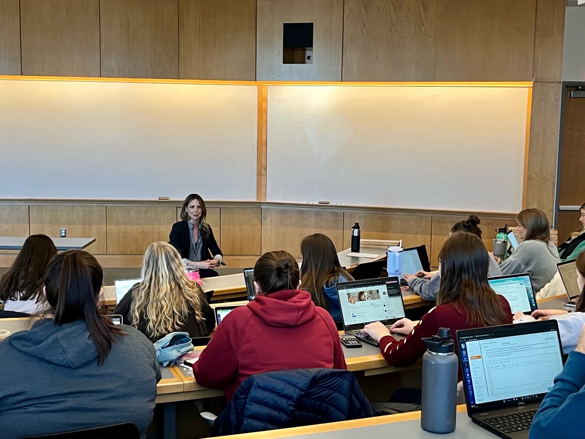 megsmithco's tweet image. Enjoyed speaking at @UofNH last week. The outpour of questions from future female business leaders was very inspiring! Love fueling curious minds. #unh #femaleceo #femalefounders #speaker #WomeninBusiness