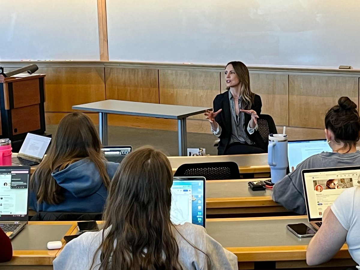 megsmithco's tweet image. Enjoyed speaking at @UofNH last week. The outpour of questions from future female business leaders was very inspiring! Love fueling curious minds. #unh #femaleceo #femalefounders #speaker #WomeninBusiness