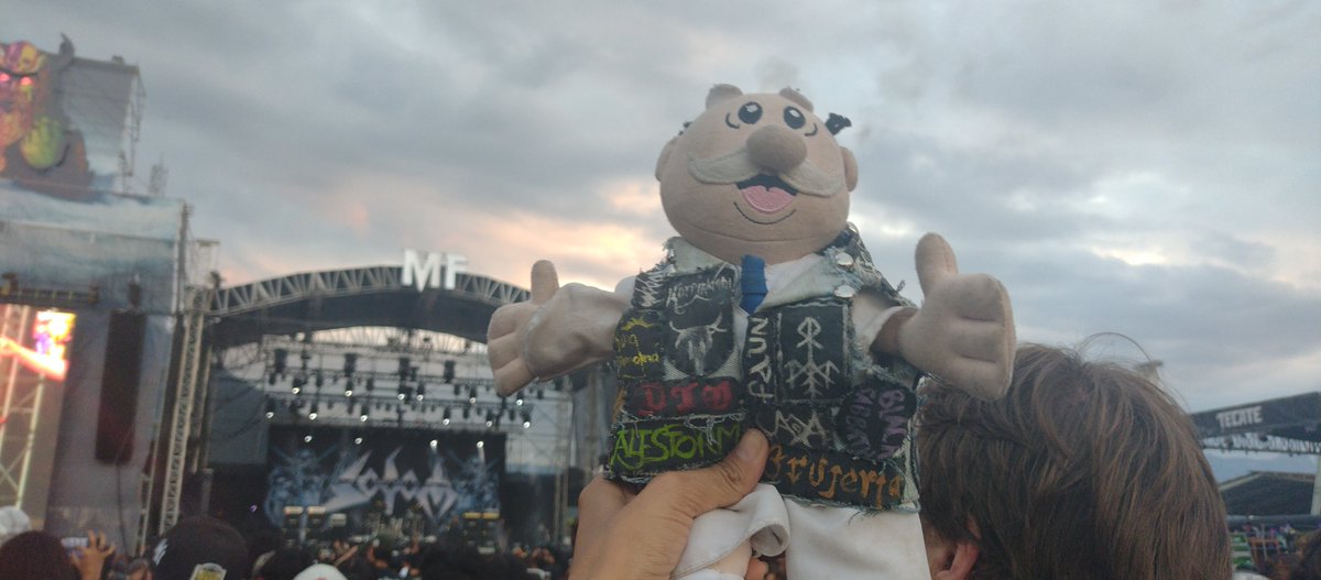 Auri_la_ardilla's tweet photo. amigos estuve en el concierto de #soen en puebla se llevo acabo en @SalaForum  perdí a mí @drsimioficial y  significa mucho para mí a sido mi compañero de viajes y conciertos durante este tiempo,lleva puesto un chaleco de mezclilla tal como se ve en la foto https://t.co/MO9MXOreOX