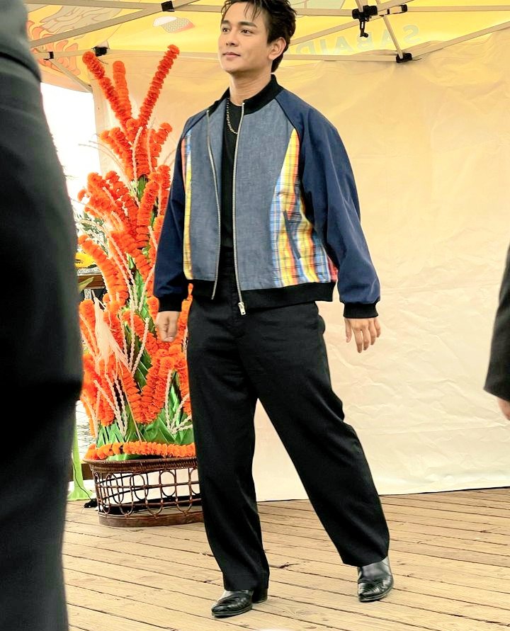 30thGunnapat's tweet image. amppsss :

I got my money's worth for #sabaideefest !!! 
I Got  TO HUG @gunnapat23 I got to tuch him!!! 😱🤗☺❤ he literally makes my heart melt😅
#gunthestar #gunnapat #adorablethaistar #thestar6 #dara #darathai #thaisinger #meetandgreetgoals

#SabaideeFestxGunNapat
Cr. amppsss