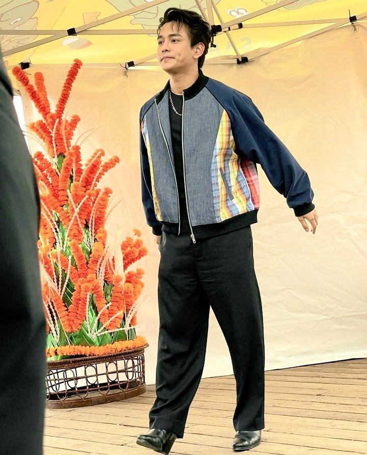 30thGunnapat's tweet image. amppsss :

I got my money's worth for #sabaideefest !!! 
I Got  TO HUG @gunnapat23 I got to tuch him!!! 😱🤗☺❤ he literally makes my heart melt😅
#gunthestar #gunnapat #adorablethaistar #thestar6 #dara #darathai #thaisinger #meetandgreetgoals

#SabaideeFestxGunNapat
Cr. amppsss