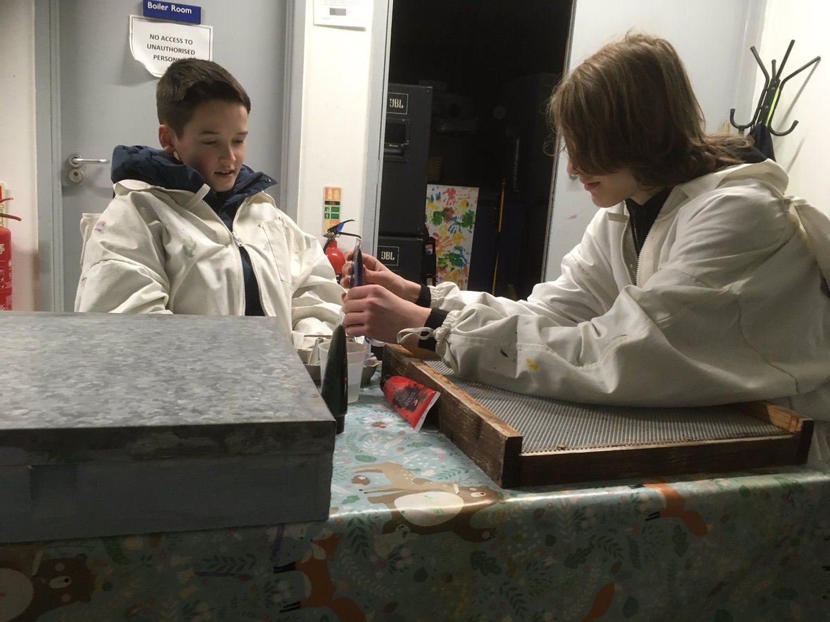 Pure_buzzin's tweet image. Beekeeping session with @MonkseatonMid. Students decorated a hive which is destined for a rather special location. Due to mild weather we  opened a beehive and found the Queen Bee and brood in all stages #Beekeeping #honeybee #environment #learn #brood #worktogether #northeast
