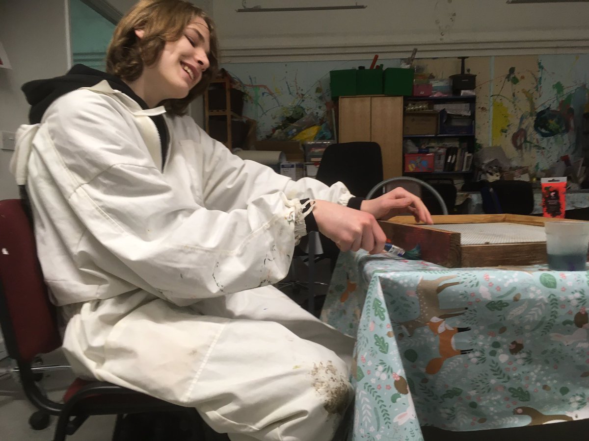 Pure_buzzin's tweet image. Beekeeping session with @MonkseatonMid. Students decorated a hive which is destined for a rather special location. Due to mild weather we  opened a beehive and found the Queen Bee and brood in all stages #Beekeeping #honeybee #environment #learn #brood #worktogether #northeast