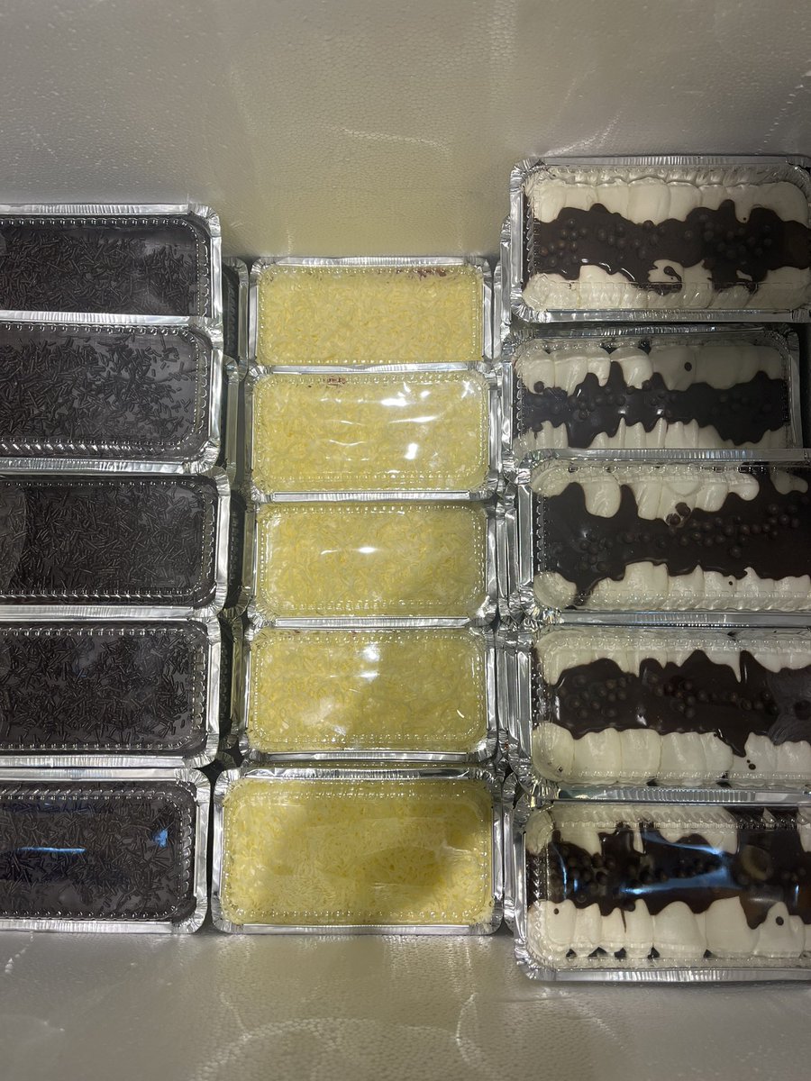Harini aku nangis tanpa air mata dah. 2 hari sales aku 0 . Dua hari lagi sales aku rm30 . Harini sales aku baru rm15. Ngam2 jam 8pm chiller aku breakdown. 
Aku jarang nk mintak tolong dekat public. Tapi geng kalini tolong aku nak cari duit . Kek aku banyak lagi tk habis.