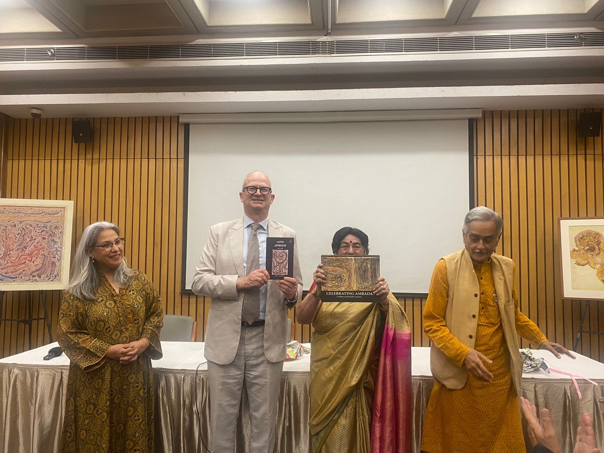 NorwayAmbIndia's tweet photo. Pleased to join celebrations of birth centenary of Indian painter #Ambadas! A renowned Indian artist and resident of Norway for 40 years, he is a great example of 🇳🇴 🇮🇳 bonds. One of his artworks is displayed outside my office @norwayinindia. Thank you #ushaarth &amp; @DhoomimalDMG https://t.co/tIFfa0b01A