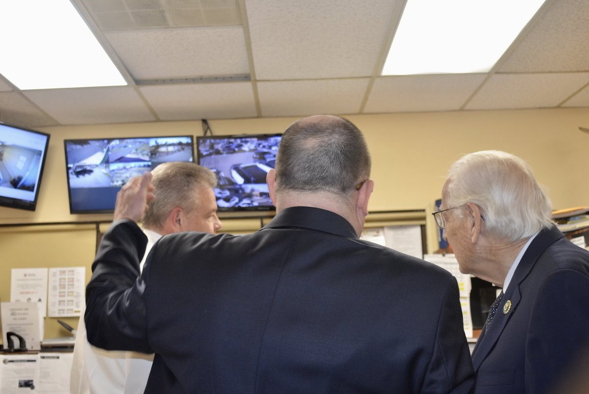 BillPascrell's tweet photo. We’re in #SouthHackensack today to thank our first responders and celebrate a $210,000 federal grant my office secured to create a new state-of-the-art comms system for our local police, fire, and EMS. 🚒🚓👩🚒👮♂️ https://t.co/EXagLuRKm0
