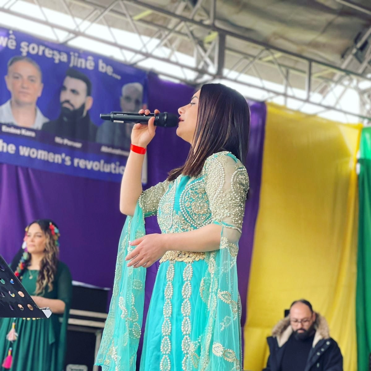 Newroz pîroz be ✌️Ji Newroza Londra dimenek...
#Newroz #pîrozbe