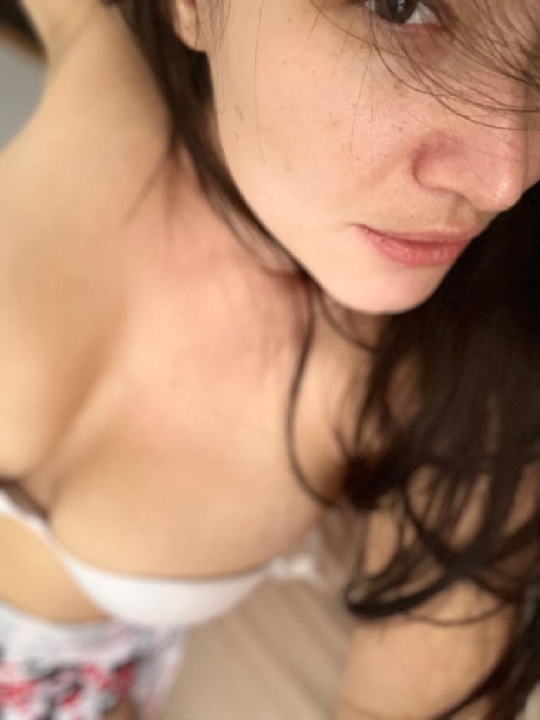 abrilqueen9's tweet photo. Monday off 🥵 https://t.co/mWEz6CoWKW