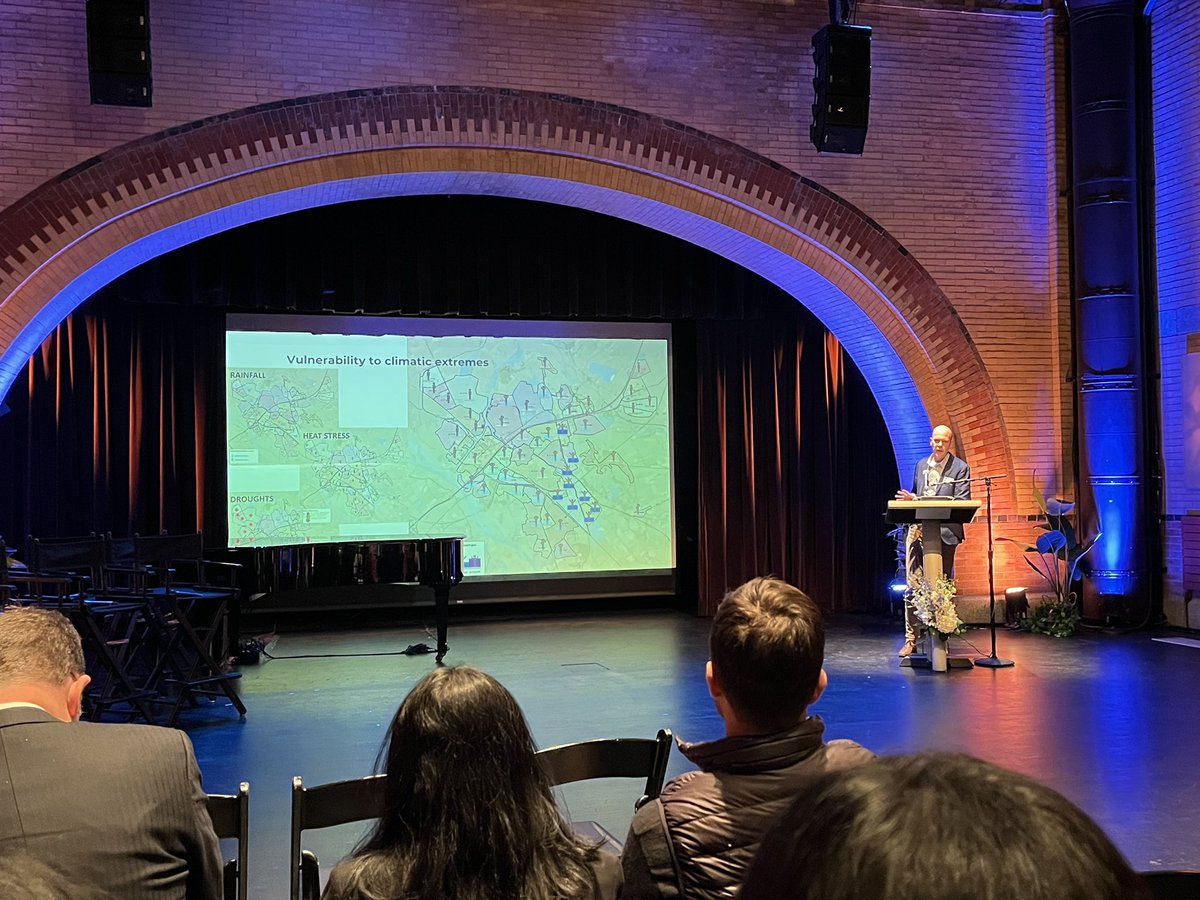 Connecting past, present and future - just talked at #UN2023WaterConference about #Zwolle’s transformation to a Blue-Green City - new #natural #heritage #BGI @deltares @ClimateCampus @PortCityFutures thanks @voorschoonwater for the photos
