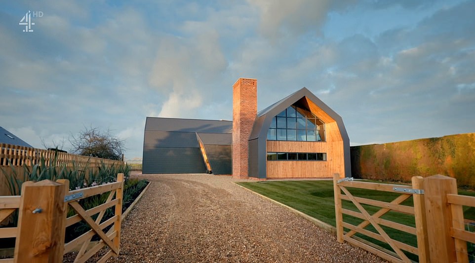 manorroofing's tweet photo. A spectacular new-build near Spalding as featured on Channel 4 is 'Grand Designs'. We were delighted to take part in this build and see the vision come to life. One of our more unusual projects but we still gave the same expert care. #spalding #channel4 https://t.co/5rcx7HMHty
