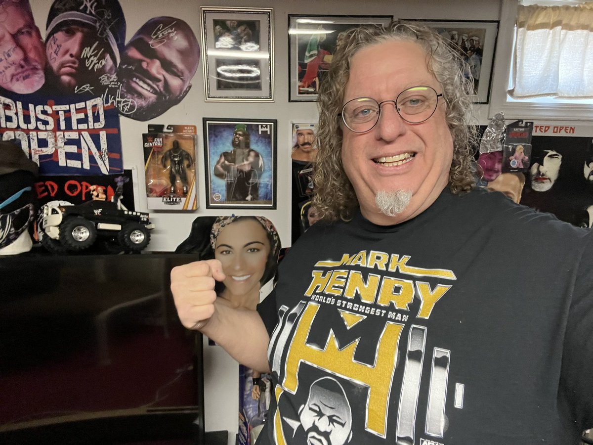 MongrovianMike's tweet photo. Day 5️⃣0️⃣ #BOShirtChallenge @BustedOpenRadio wearing my @TheMarkHenry Worlds Strongest Man! Behind me is Mark O’Henry! @davidlagreca1 @bullyray5150 @THETOMMYDREAMER @NationsCorner we miss @perlick29 #612Days #NationsCornerCrüe #NationsCornerOnLocation #Destroy #WrestleMania https://t.co/ofD6TkB6II
