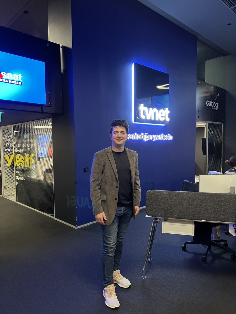 halukhuyut's tweet photo. 14 yıl önce genç bir spiker olarak çalışmaya başladığım Tvnet’ten yuvamdan ayrıldım.
Çalışmak onurdu.

Allah’a şükür
sayısız tarihi yayınlar..
acı tatlı zamanlar yaşadık.

Kurumuma, geçmişte emeği geçenlere,
Albayrak ailesine,Mesut Albayrak ve Ömer Karaca’ya çok teşekkür ederim. https://t.co/1q9FivD50C