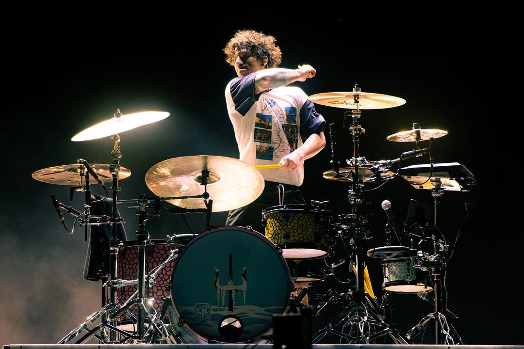 TOPUPDATERS's tweet image. .@twentyonepilots playing Lollapalooza Chile last night #LollaCL2023