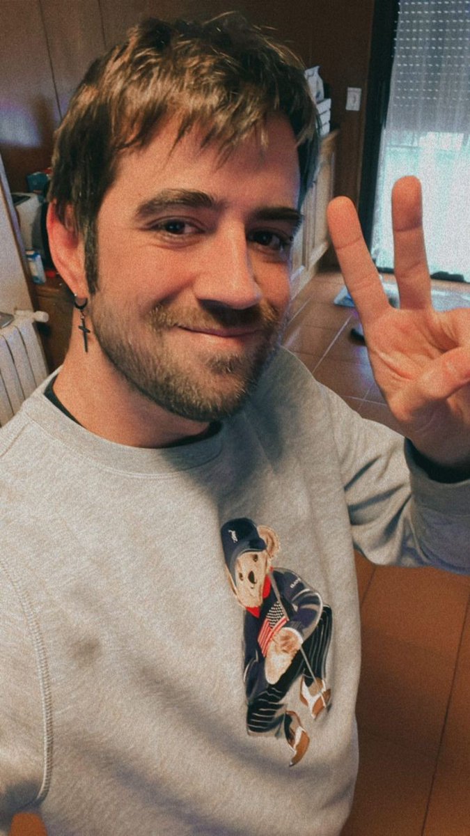 auronpelmeni's tweet photo. A mi me da igual que sea supuesta manipulación o como quieran llamarle, Au porfa haz más streams con el pelo así, te lo suplico.
Es que le queda tan lindo el pelo hacia abajo 🤏🤍 https://t.co/cRmMwnrZXf