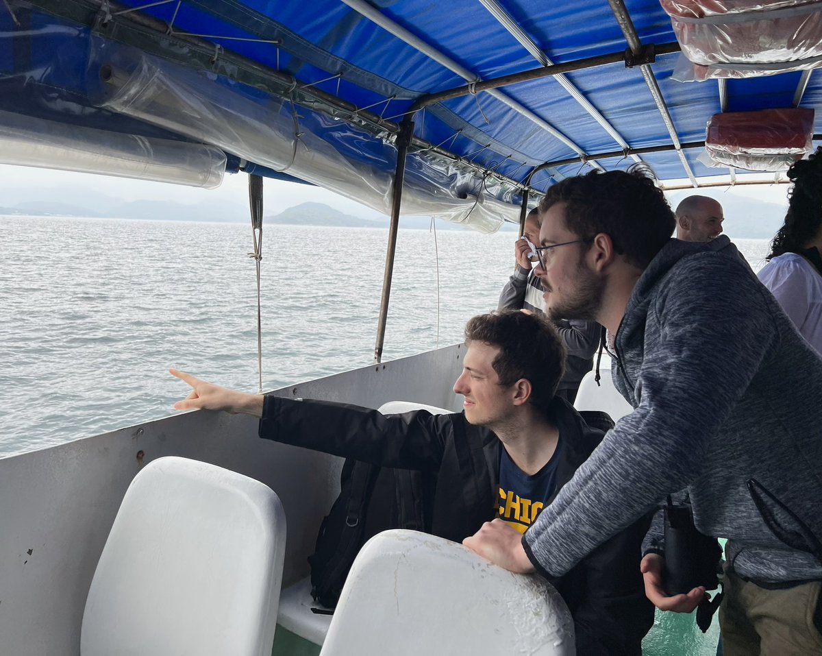 PalaeoPittman's tweet photo. Day 3 of #IPDS2 featured exciting evo-devo talks about propatagium, feather & wing evolution πͺΆ π¦
and Thai fossil birds πΉπ as well as a boat trip to @HKgeopark β°οΈβ΄οΈ @CUHKScience @CUHKScience #dinosaurs #flight https://t.co/cHUHfsueto