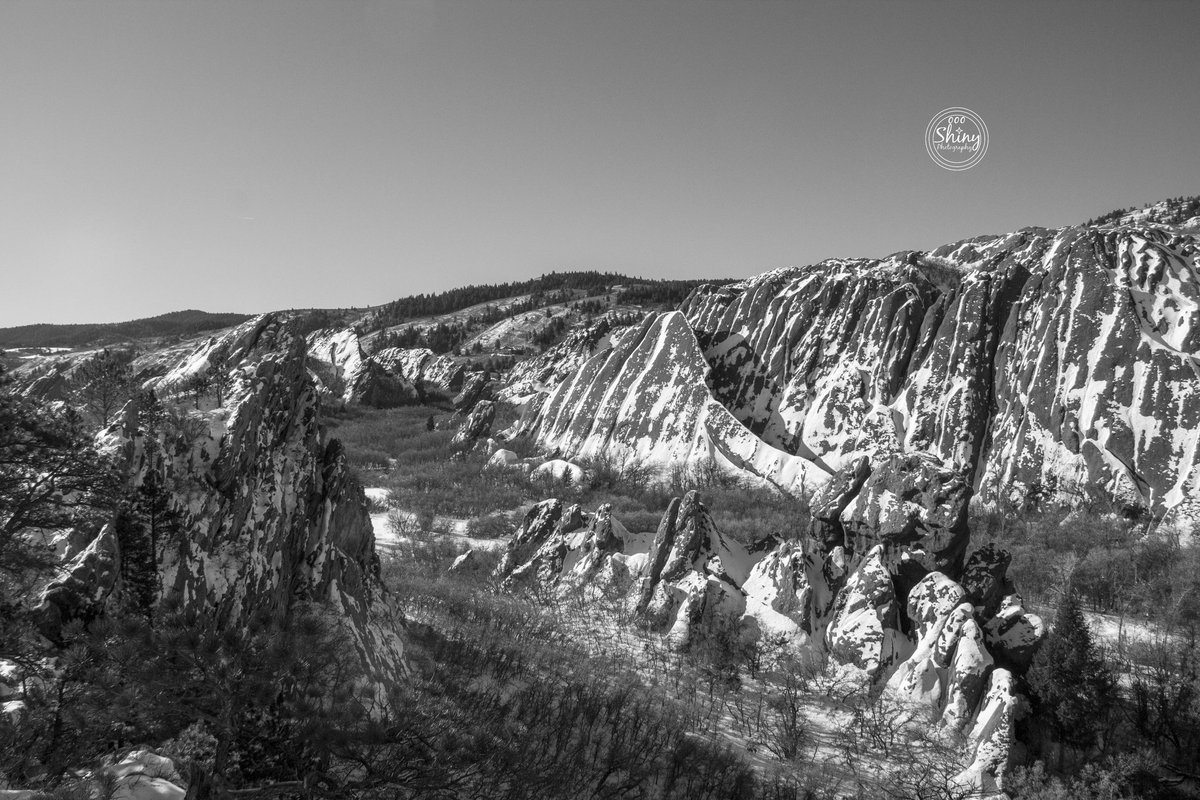 #Snow covered #rockformations at #RoxboroughStatePark.
#Littleton, #Colorado. 1-26-23.
#Canon T5 F/8 1/2500s ISO-800 18-135 @ 18mm.

#ShotOnCanon #CanonFavPic #NatGeoYourShot #photography #nature #landscape #winter #bnw #blackandwhite #monochrome

1/2