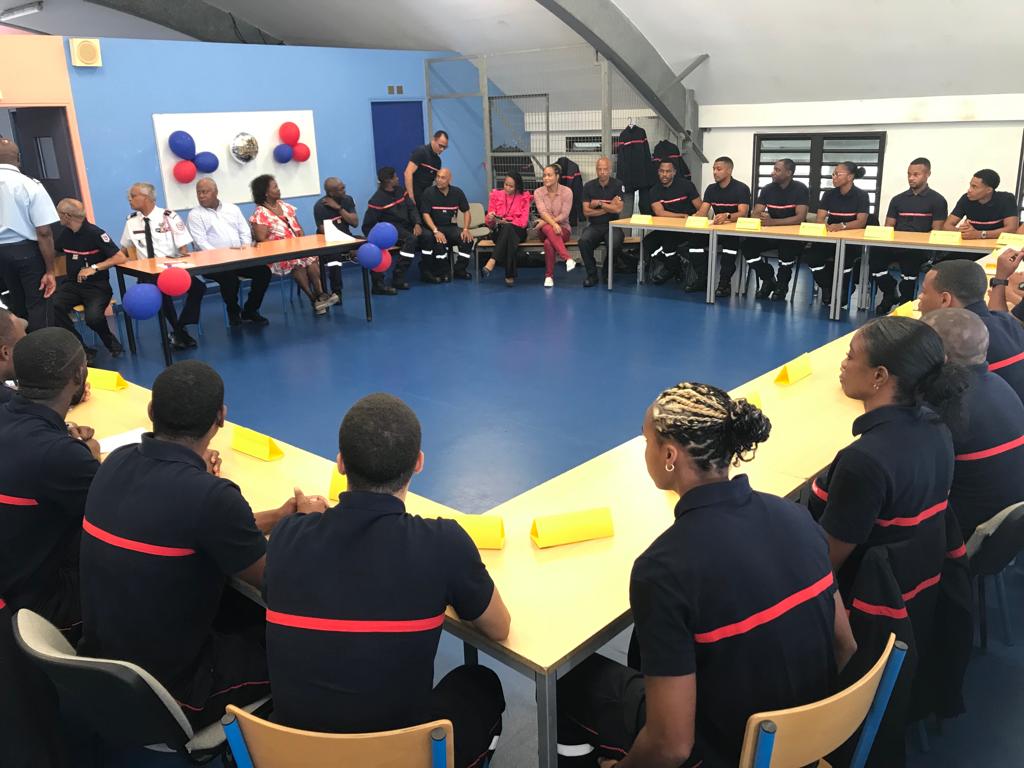 Sdis972's tweet photo. Accueil des 7 nouveaux #sapeurs-pompiers professionnels du #sdis972. Ils rejoignent les 14 #Caporaux recrutés en mars dernier. Poursuite de leur formation jusqu'en Juin 2023. https://t.co/tWf9s6x21h